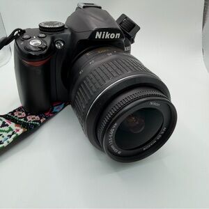 Nikon D3000 10.2MP Digital SLR Camera w/ AF-S DX Nikkor 18-55mm G VR Lens